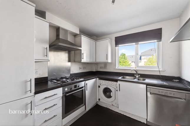 Flat 17, Hayden Court, Chertsey Road, Feltham photo 3