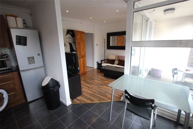 Room 4, 15 Scoulding Hse,, Mellish Street, London photo 3