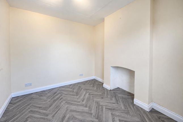 24, Ipswich Road, Colchester photo 5