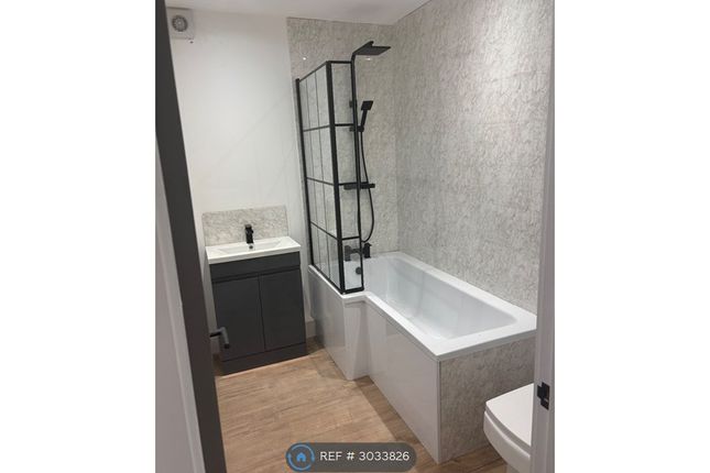 Chantry Lane, Flat, Grimsby photo 3