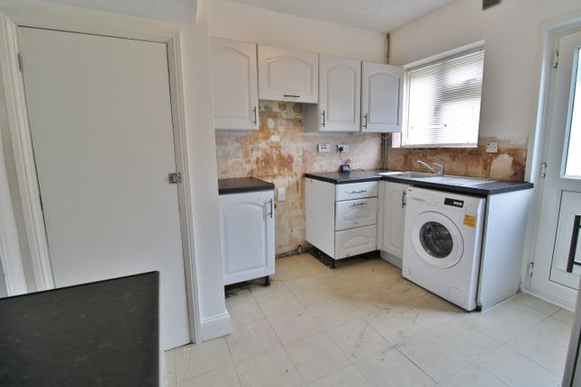 102, Blakemere Crescent, Portsmouth photo 4