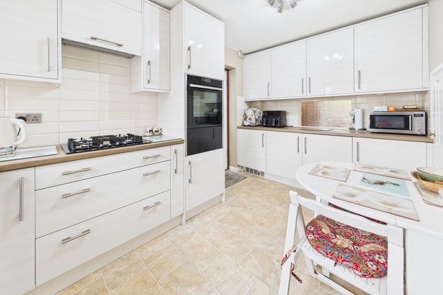14, Lombardy Close, Leverstock Green photo 2
