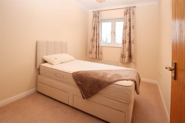 Flat for sale in Ravenscourt, Sawyers Hall Lane, Brentwood