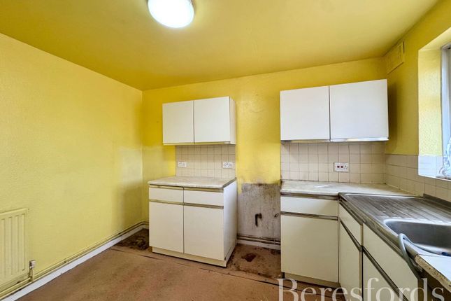 23, Victor Approach, Hornchurch photo 3