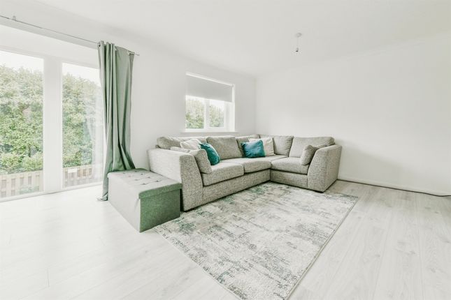 Thumbnail Maisonette for sale in Oliver Court, Chapmore End, Ware