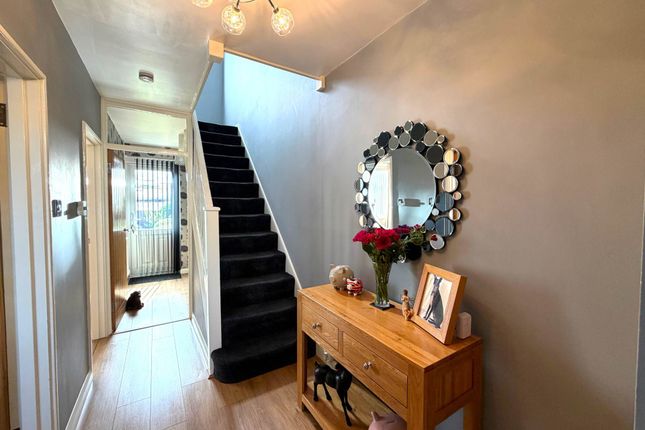 69, Throwley Close, London photo 3
