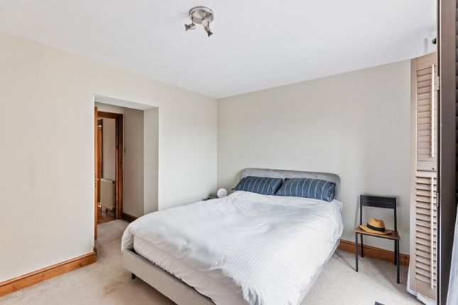 Flat for sale in Chiswick High Road, Chiswick, London