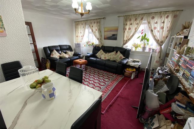 93, Dunedin Road, Rainham photo 4