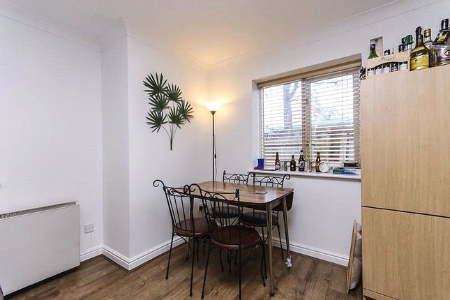 2 Elizabeth Court, Beaumont Road, Berkshire photo 4