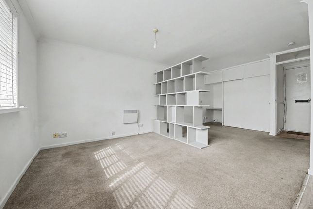Flat 50 Rodney Court, Anson Drive, Sholing, Southampton photo 2