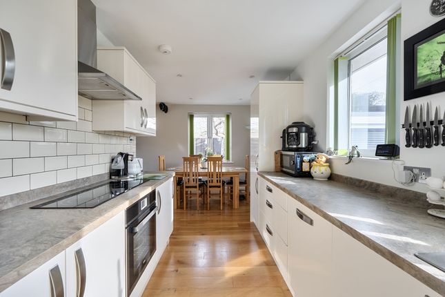 9 Bushey Shaw, Ashtead photo 2