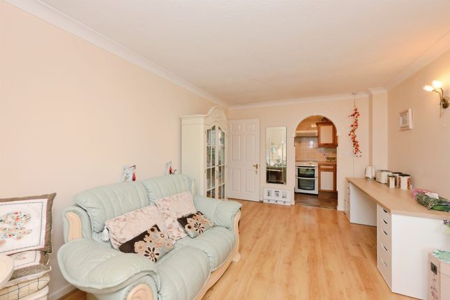 Flat 42, Belvedere Court, High Street, Hoddesdon photo 2