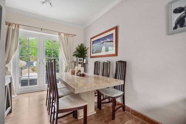 37, Nightingale Crescent, West Horsley photo 4