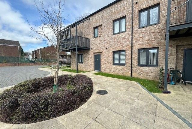 Flat for sale in Hood Court, Admiral Holland Close, Banbury