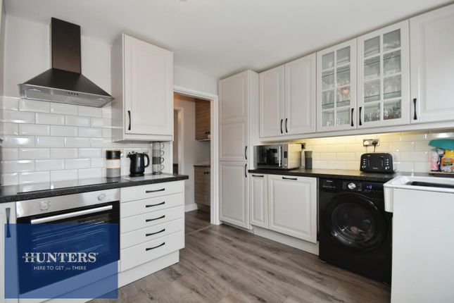 9, Cornwall Drive, Chesterfield photo 4