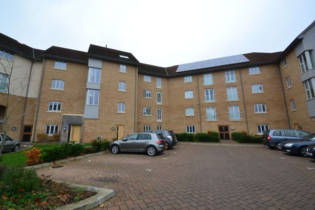 Flat to rent in Thomas Court, New Mossford Way, Ilford