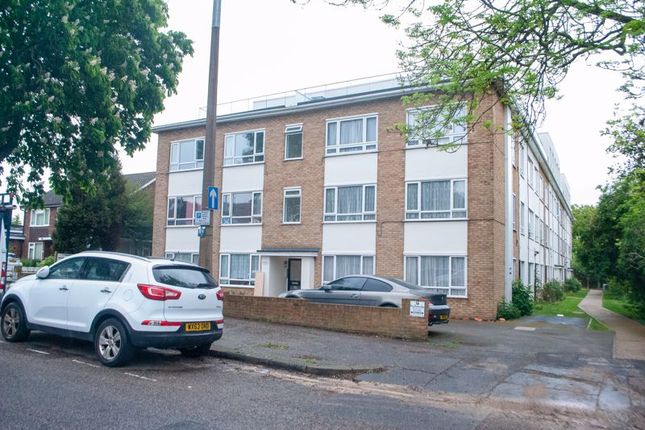 Thumbnail Flat for sale in Grove Court, Southbourne Grove, Westcliff-On-Sea