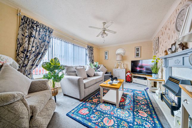 56, Pretymen Crescent, Grimsby photo 2