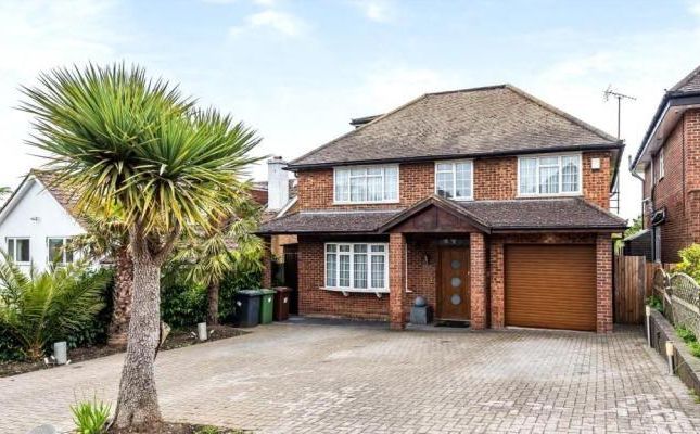 Thumbnail Detached house to rent in Borehamwood, Elstree