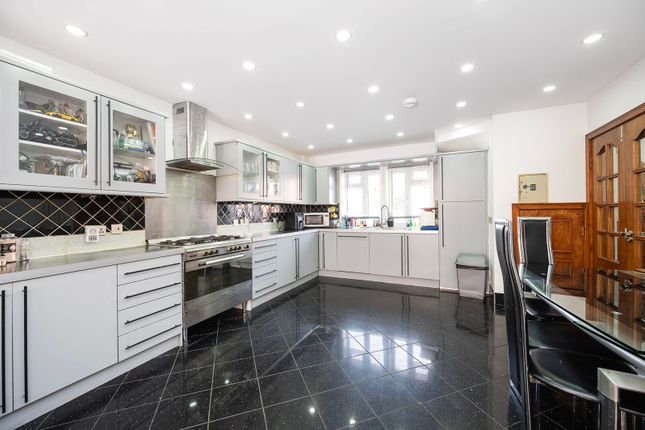 Ive Farm Close, E10, Leyton photo 4