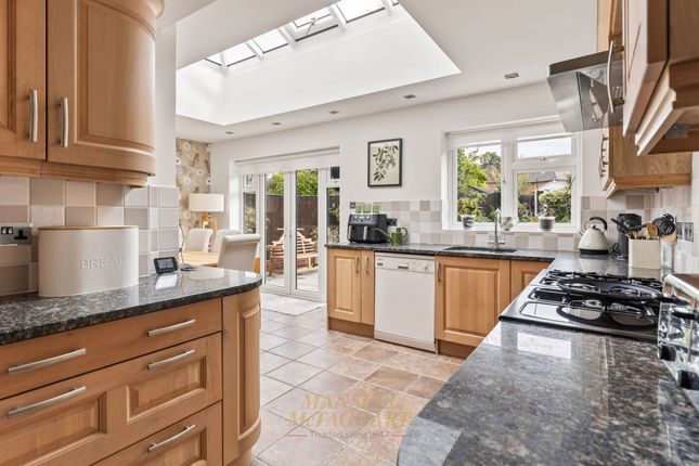 72 Fairlawn Drive, East Grinstead photo 3