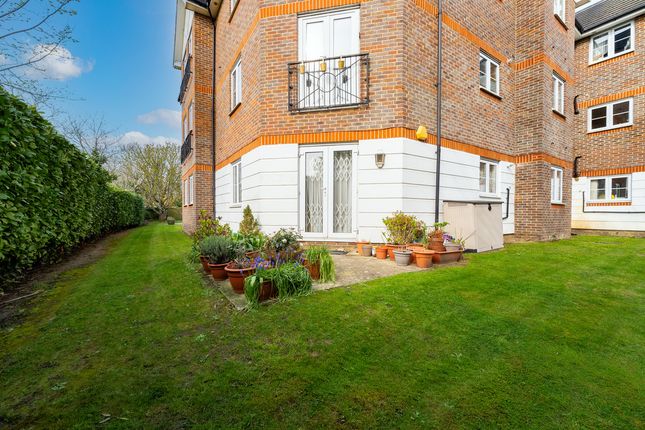Flat Flat 3, Bartholomew Court, Longcrofte Road, Edgware photo 3