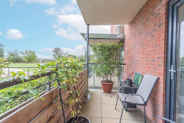 15, Almond Close, Corsham photo 4