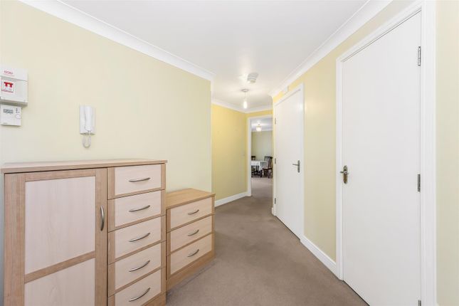 27, Lockwood Place, Chingford photo 3