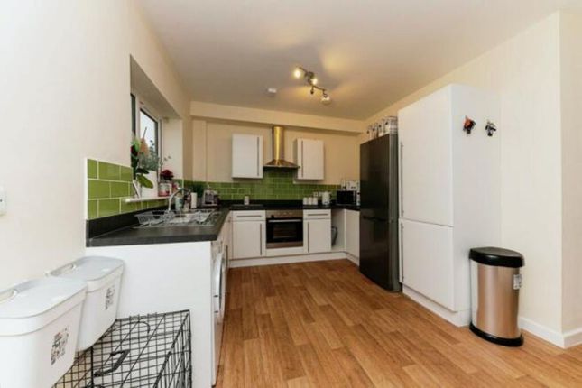 4, Salters Close, Grimsby photo 3