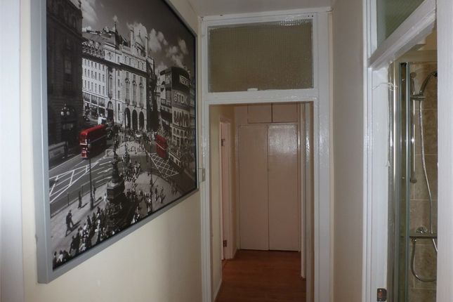 Room to rent in Devas Street, London