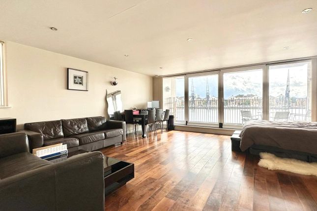 Flat 2, Coral Apartment, 17, Western Gateway, London photo 3