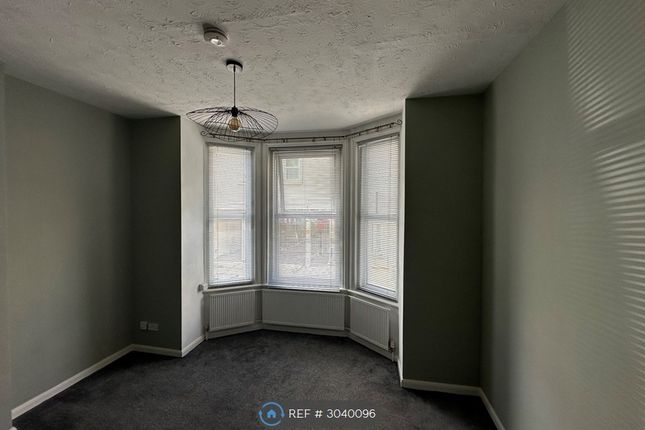 Flat B  Grosvenor Place, Margate photo 4