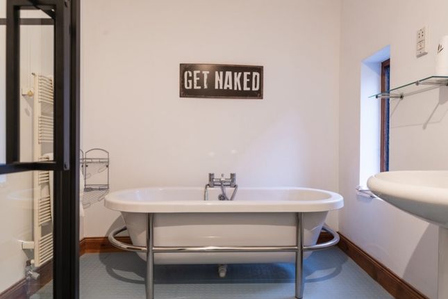 1st Fl Bath1