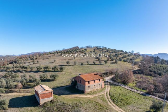Country house for sale in Magione, Umbria, Italy