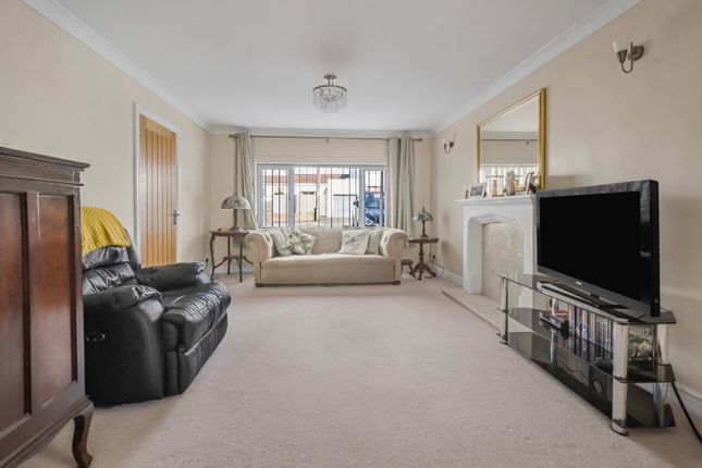 15, Austin Avenue, Bridgend photo 4