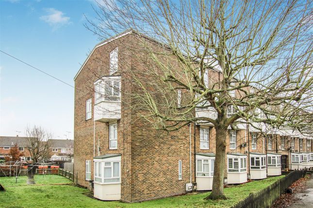 Flat for sale in Albany Road, Pilgrims Hatch, Brentwood