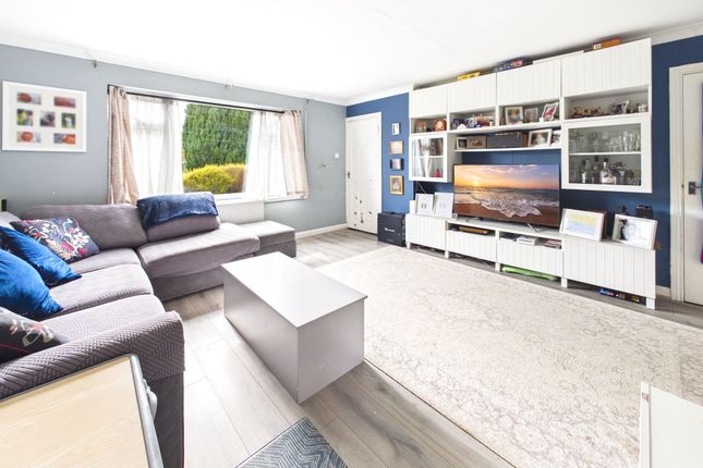 7 Wychwood Drive, Chipping Norton photo 3