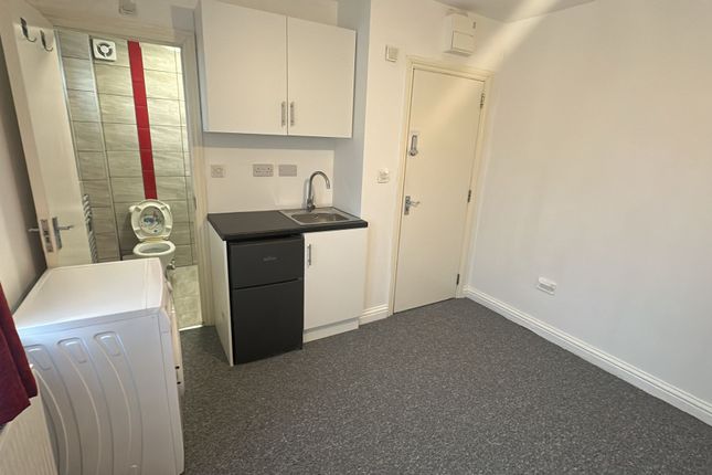 Westleigh Gardens, Edgware photo 2