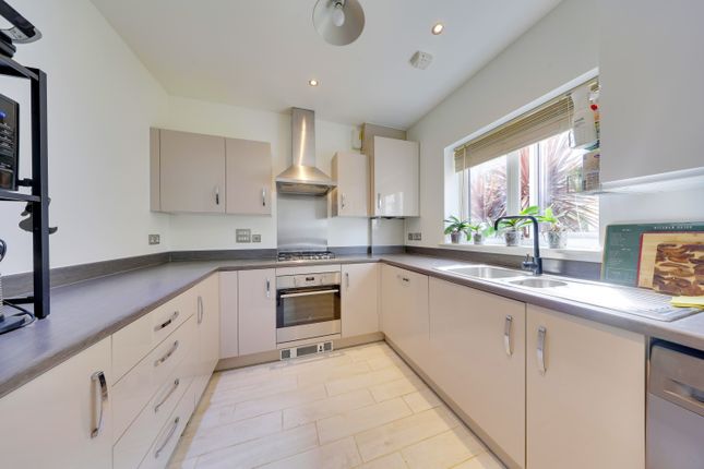 13, Stilwell Close, Orpington photo 4
