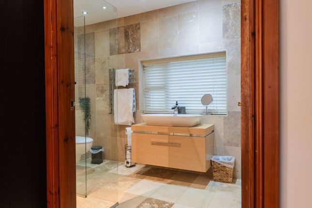 1st Fl Bath 3