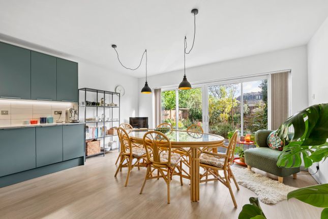 10, Ridgemount, Weybridge photo 4