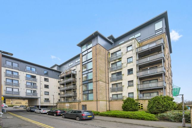 Thumbnail Flat for sale in 15/4 Hawkhill Close, Edinburgh