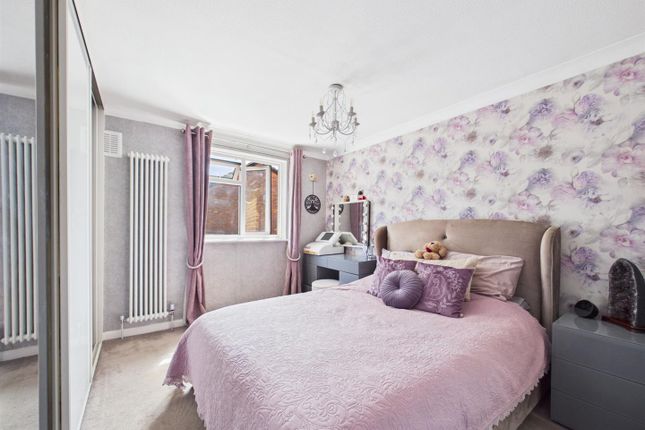 35, Tindale Close, South Croydon photo 3