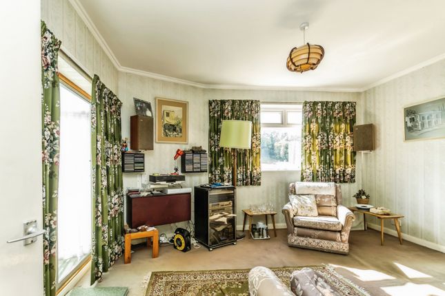 9, White Knobs Way, Surrey photo 2