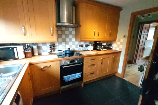 28, Llwyn Cyfarthwch, Carmarthenshire photo 5