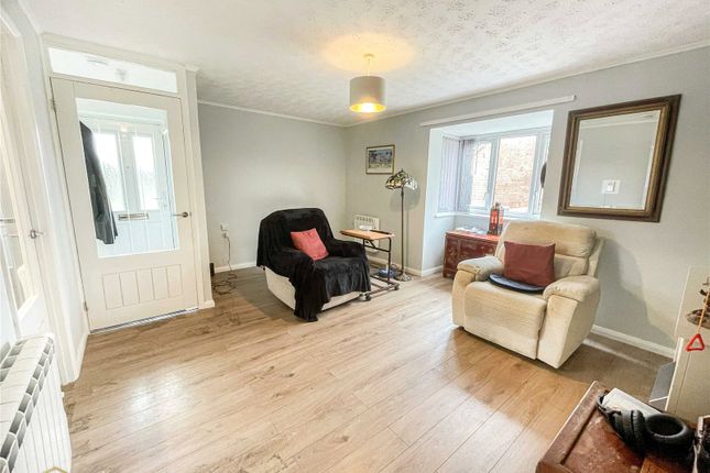13, Ladywell Close, Burton-on-Trent photo 2