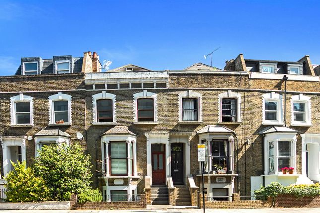 3 bed flat for sale in Green Lanes, London N16