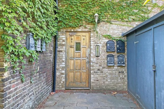 Flat G, 64-66, Lavender Hill, BATTERSEA photo 3