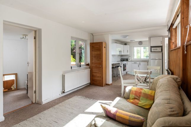 3 Laglands Close, Reigate photo 3