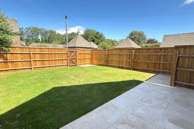 20b Sandy Lane Court, Cheltenham photo 3